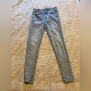 size 4 light wash extra stretch American Eagle skinny jeans
